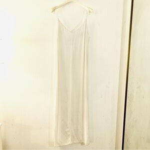 American Vintage White midi slip dress #midi #slipdress